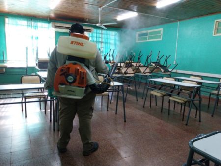 Eldorado realiza un operativo de fumigación en escuelas antes del inicio de clases imagen-108