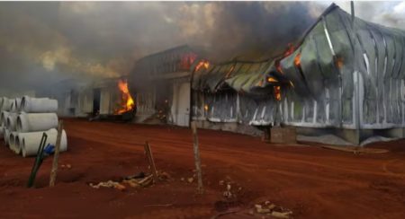 Corrientes: el incendio del galpón de Playadito destruyó unos 3 millones de kilos de yerba imagen-10