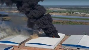 Paraguay: incendio de gran magnitud en un depósito de neumáticos imagen-2