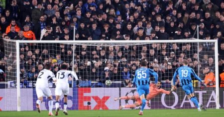 Brujas ganó en el último segundo por un polémico penal en la Champions League y el DT del Atalanta estalló: "Esto no es fútbol" imagen-13