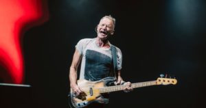 Sting, impecable a los 73 años, celebró con formato de trío sus éxitos con The Police y de su carrera solista imagen-3