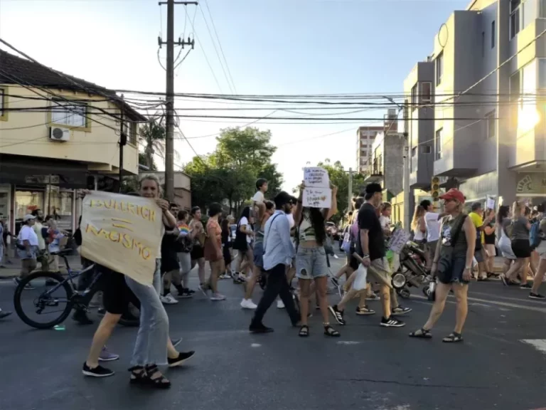 Marcha del colectivo LGBTIQ+ en Misiones: repudio a Milei y defensa de los derechos imagen-5