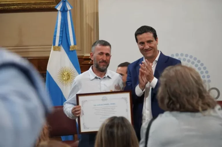 El docente misionero Lucas Vogel fue reconocido en el Senado de la Nación imagen-5