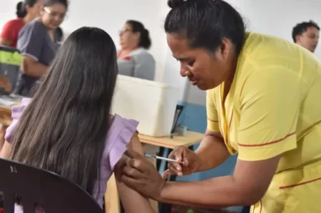 Operativos solidarios y de salud en distintos barrios de Montecarlo  imagen-13