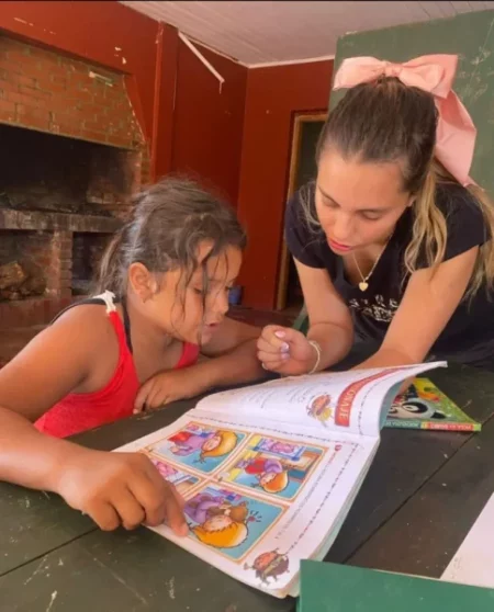 Clases de apoyo para niños de la primaria en Puerto Esperanza imagen-17