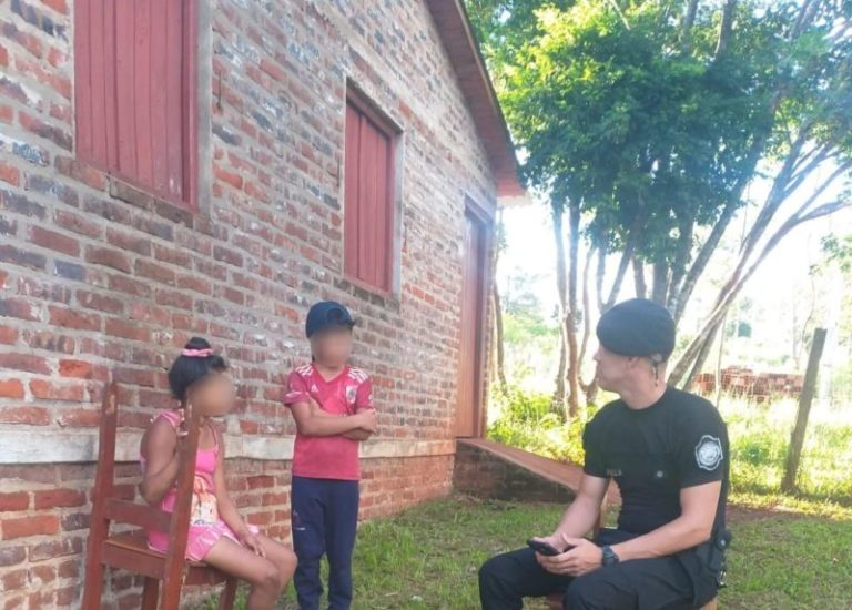 Rescataron a dos niños que estaban solos en su casa sin agua ni comida en Oberá imagen-5