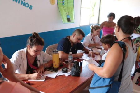 El operativo de salud “Vuelta a Clases” recibió a cientos de vecinos del barrio Puerto Pinares de Eldorado imagen-6