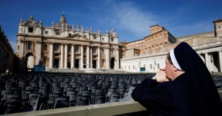 La salud del papa Francisco: tras la crisis respiratoria asmática, el pontífice pasó "una noche tranquila" imagen-10