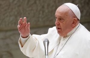 El Vaticano informó una leve mejoría en la salud del papa Francisco imagen-2