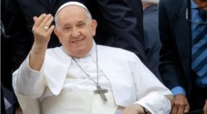 El papa Francisco sigue en estado crítico y presenta una insuficiencia renal leve imagen-1