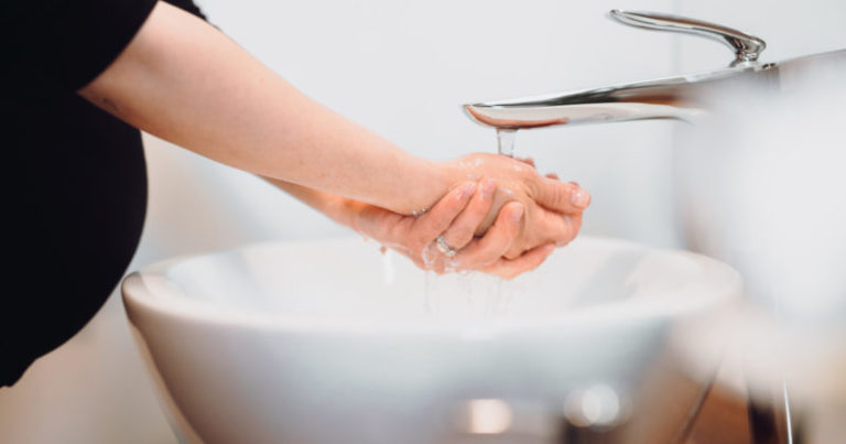 Entró en un restaurante para ir al baño y se robó el lavabo: "Nunca pasó algo así" imagen-5