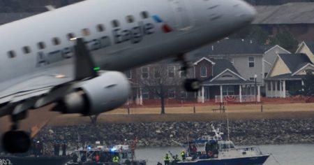 Con dos tragedias en tres días, la seguridad aérea en Estados Unidos está en el ojo de tormenta imagen-12