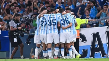 Racing fue letal ante Botafogo y se ilusiona con levantar la Recopa en Brasil: reviví lo mejor - TyC Sports imagen-7