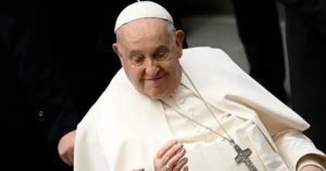 La salud del Papa Francisco: qué es la trombocitopenia que agravó su estado crítico imagen-4