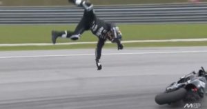 Impactante: el campeón de MotoGP vivió una durísima caída y sufrió diversas fracturas imagen-1