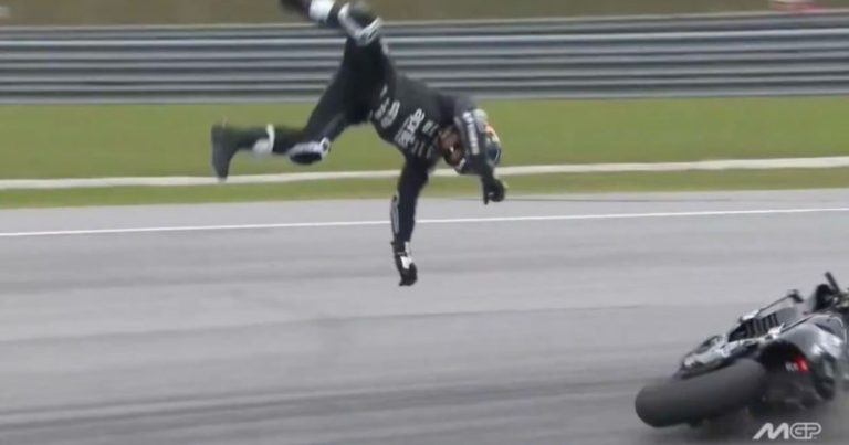 Impactante: el campeón de MotoGP vivió una durísima caída y sufrió diversas fracturas imagen-4