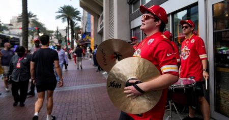 Super Bowl 2025: por qué la final de la NFL tendrá entradas más "baratas" que el año pasado y qué equipo llevará más hinchas imagen-14