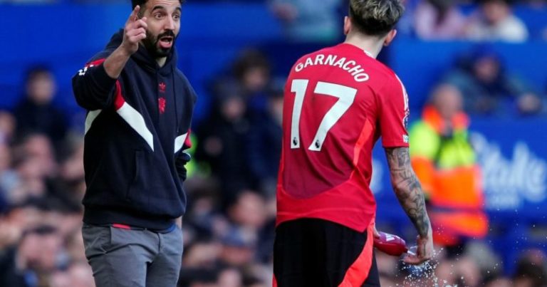 Manchester United levantó un 0-2 y rescató un empate ante el Everton: Garnacho entró en el segundo tiempo imagen-5