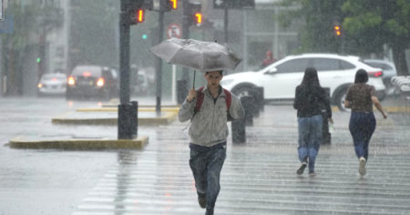 Alerta naranja por tormentas en Buenos Aires: hasta cuándo sigue la lluvia en la Ciudad y cuánto falta para que vuelva al calor extremo imagen-23