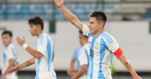 Video: los dos goles de Echeverri ante Uruguay imagen-3