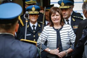 Capuchetti le pide ayuda a Bullrich para desviar la investigación del atentado a CFK imagen-4