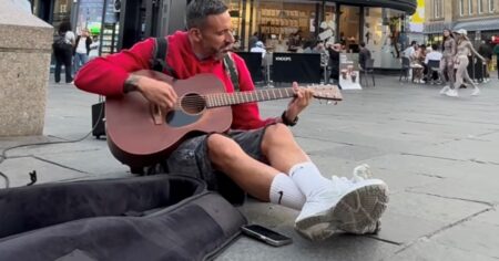 El exjugador de la Selección Argentina que fue visto tocando la guitarra en las calles de Inglaterra imagen-40