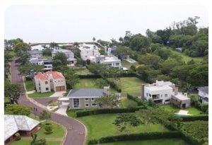 Vecinos de Puerto Laurel solicitan una reunión urgente de consorcio tras descubrir que un empresario tenía su mansión “enganchada” a la red eléctrica imagen-96