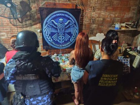 Posadas: Narcokiosco familiar desarticulado, cuatro detenidos y 37 dosis de cocaína incautada imagen-106