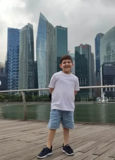 Santino paseó por Singapur y está a la espera de reiniciar el tratamiento imagen-95