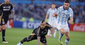 Video: los gestos de Vidal y la roja contra Racing imagen-1