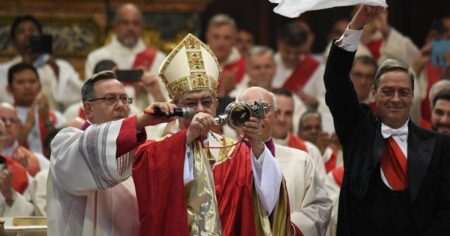Se cumplió en Nápoles el milagro de San Genaro: se licuó su sangre imagen-8