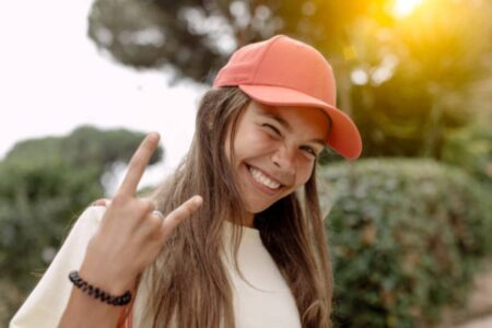 Qué significa usar gorra todos los días, según la psicología imagen-12