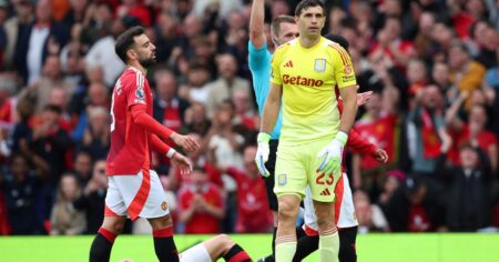 Dibu Martínez: expulsado vs. United y la categórica respuesta del DT sobre su futuro en Aston Villa imagen-19