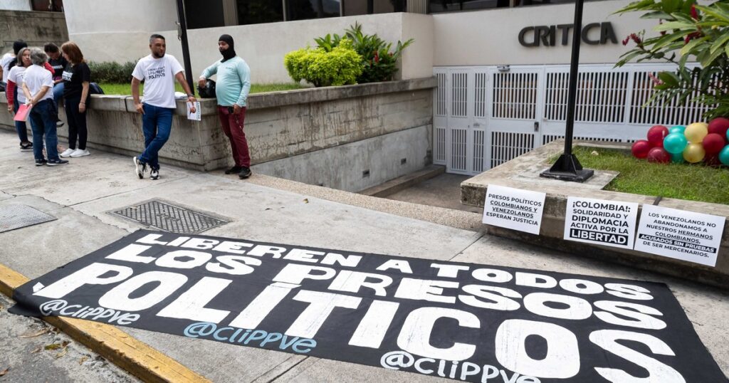 Aparece ahorcado en su celda un opositor preso en Venezuela y se reavivan las denuncias contra el régimen de Nicolás Maduro imagen-95