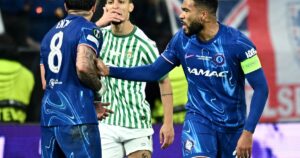 El fuerte encontronazo entre Enzo Fernández y el brasileño Antony en la final de Conference imagen-1