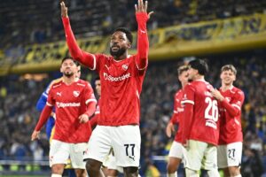 Independiente se fue feliz y le dio a Boca otro golpe deportivo, con Riquelme en la mira y el 80% de los jugadores reprobados imagen-2