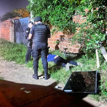 Un hombre fue arrestado tras romper el ventanal de un comercio robar una TV de un comercio, fue detectado por cámaras del 911 imagen-20