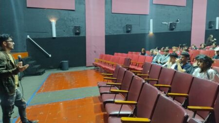 Gran convocatoria en el inicio del Cine Club Invasión con la proyección de Esperando la carroza imagen-123
