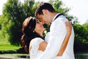 Dibu Martínez y Mandinha celebraron 8 años de casados con fotos inéditas de su boda: “Esa sonrisa” imagen-2