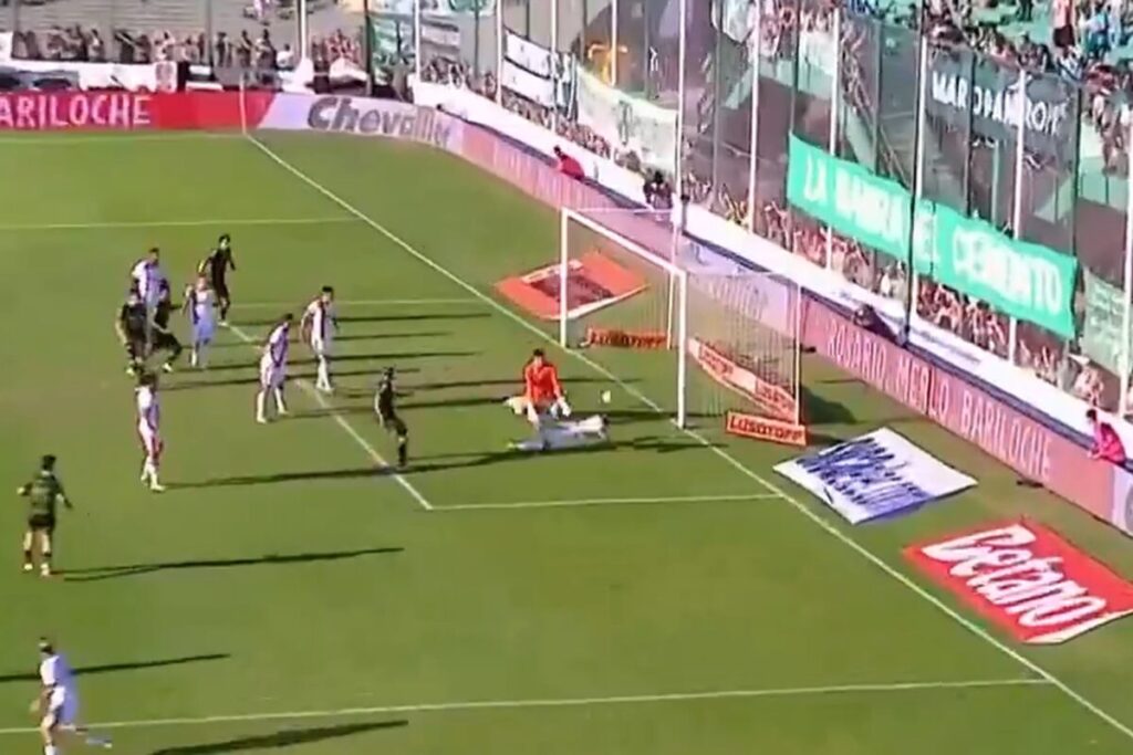 San Lorenzo pierde con Sarmiento con un gol en contra de Vombergar, una palomita que sorprendió a todos imagen-99