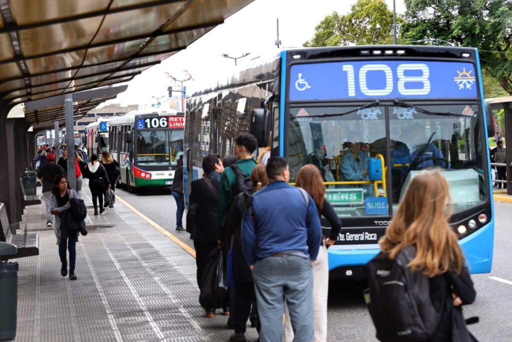 Paro de colectivos en vivo: hasta qué hora dura y qué líneas están afectadas imagen-95
