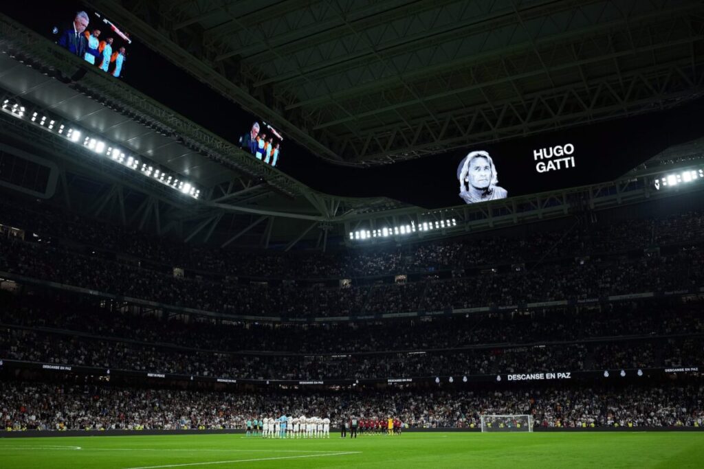 El emotivo y respetuoso homenaje de Real Madrid a Hugo Gatti en el Santiago Bernabéu imagen-87