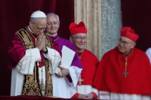 El papa León XIV preside su primera misa en la Capilla Sixtina imagen-2