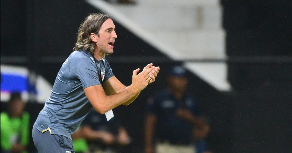 Luis Zubeldía es el único que se mantiene invicto en el Brasileirao imagen-44