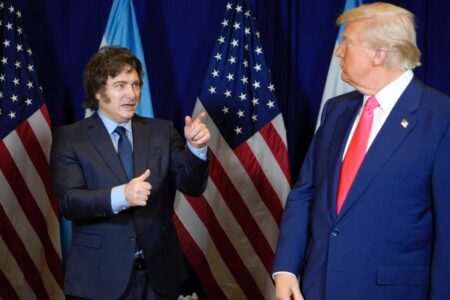 En el espejo de Trump: Milei sacó por decreto su reforma migratoria imagen-10