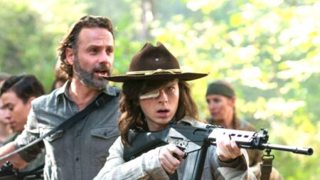 Acabo de darme cuenta de que esta escena de la primera temporada de 'The Walking Dead' se replica, toma por toma, 8 años después imagen-4