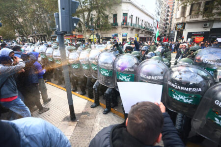 La represión de Bullrich a los jubilados dejó más de 80 heridos imagen-6