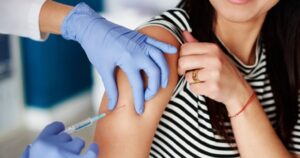 El inesperado efecto de la vacuna contra la gripe en el ciclo menstrual, según un nuevo estudio imagen-4