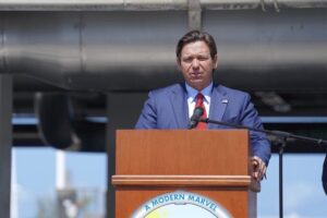 Ron DeSantis la firmó: cuándo entra en vigor la nueva ley HB 597 que impacta en las escuelas de Florida imagen-3
