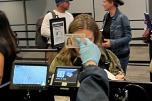 Por qué el 7 de mayo es una fecha clave para migrantes con green card: ¿la Real ID será obligatoria para viajar en EE.UU.? imagen-2